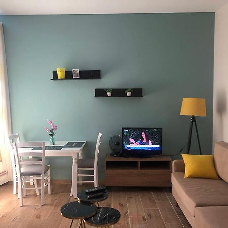 Rezidenca Shopi Apartment เอลบาซาน ภายนอก รูปภาพ