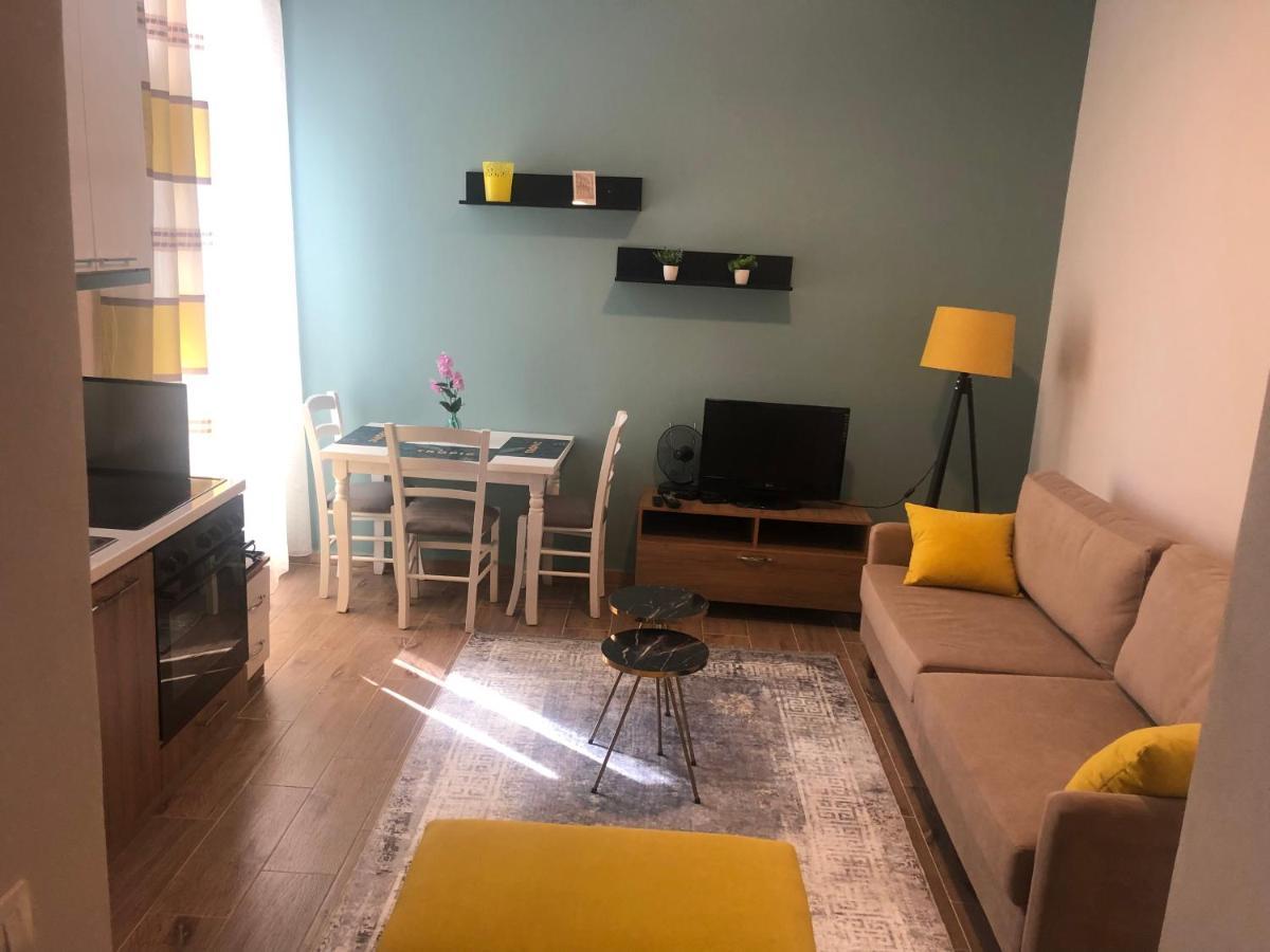 Rezidenca Shopi Apartment เอลบาซาน ภายนอก รูปภาพ
