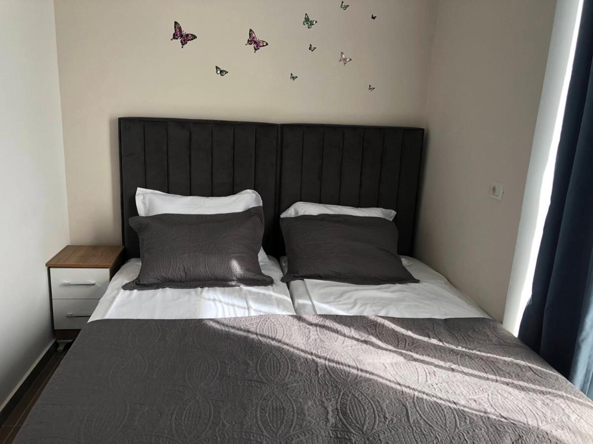 Rezidenca Shopi Apartment เอลบาซาน ภายนอก รูปภาพ